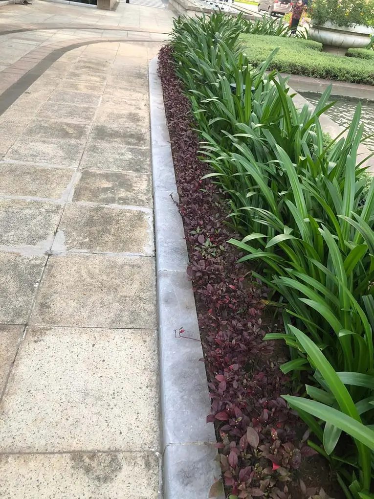 Đá bó bồn hoa lối đi
