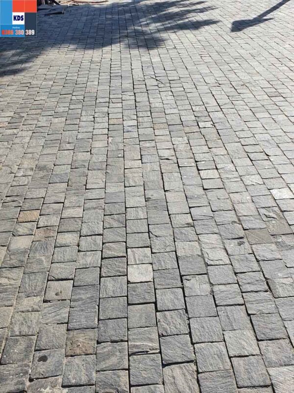 da-cubic-slate-xanh-den-lat-duong-di