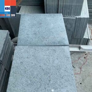 đá xanh rêu băm mặt toàn phần 40x40x2