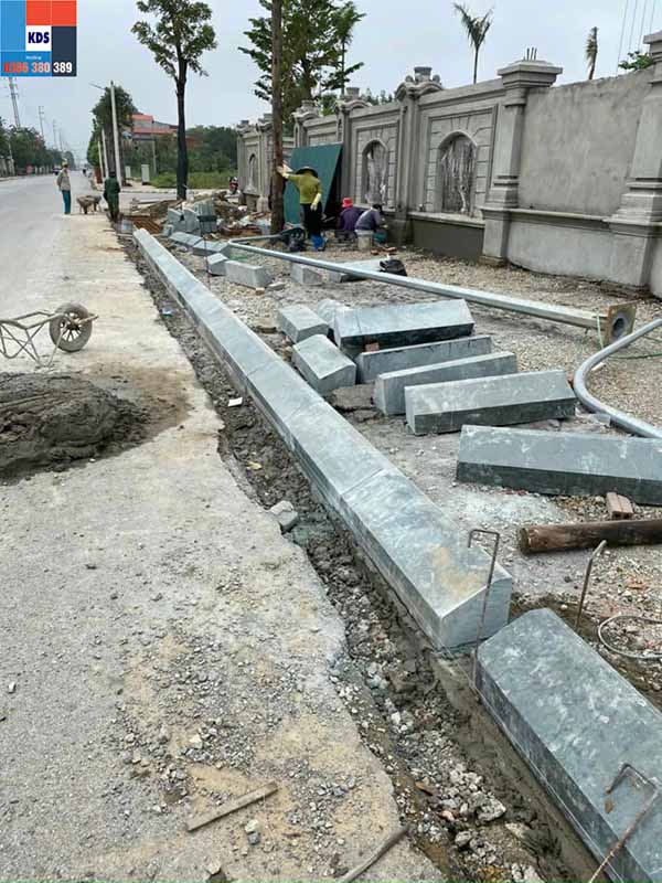 Thi công đá bó vỉa xanh rêu