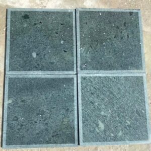 Đá xanh rêu mài thô cà viền 40x40x2