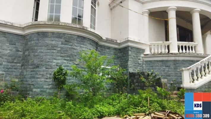 đá bóc xanh rêu ốp chân tường