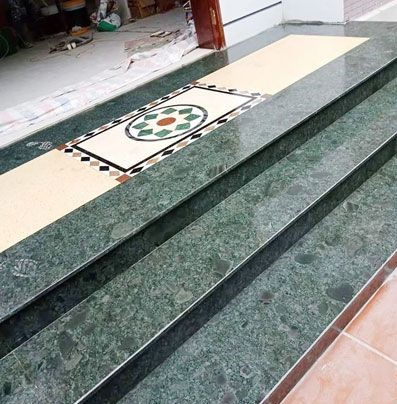 Đá xanh rêu lát bậc tam cấp